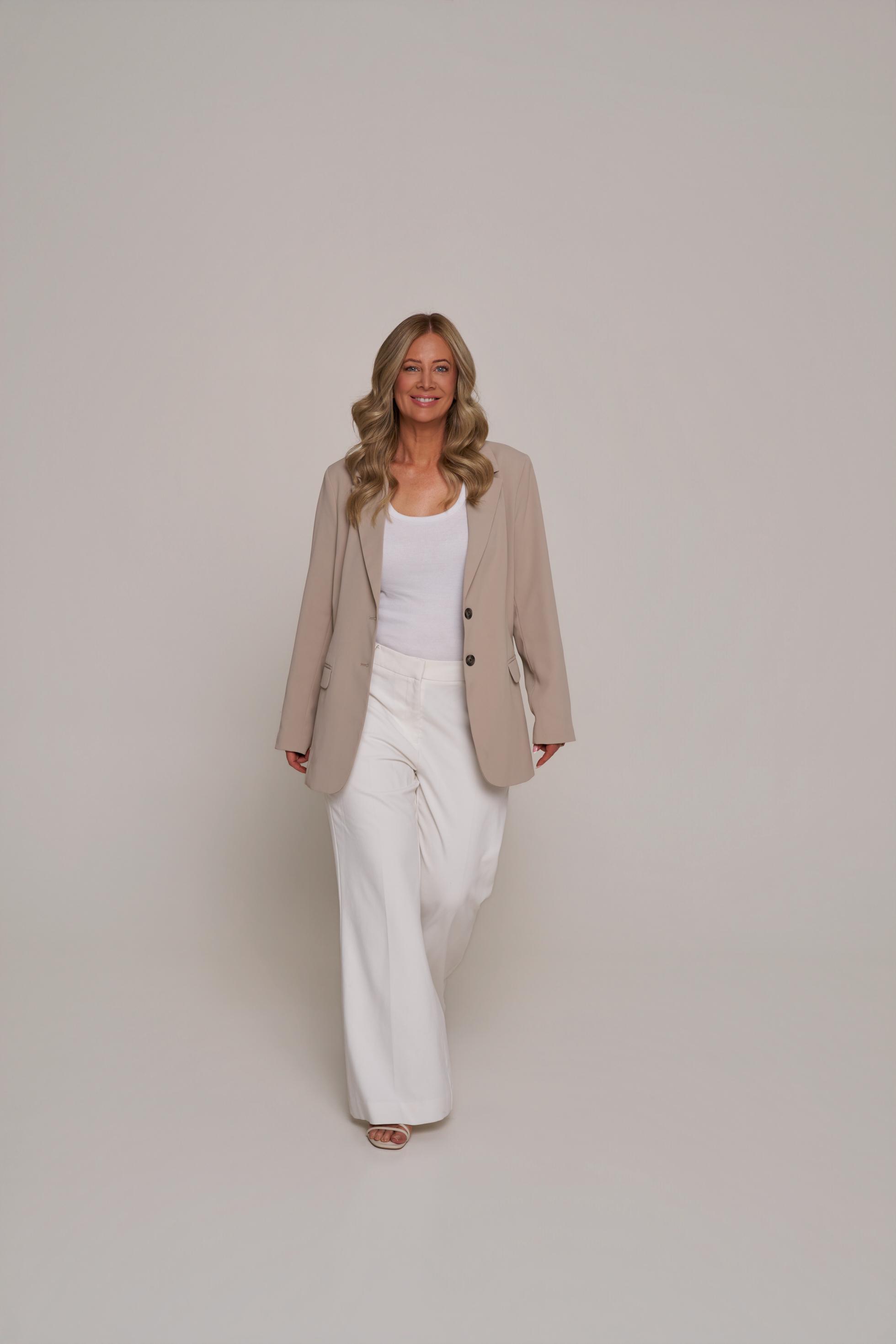 Kayla, founder of Adelaide Spraytans, full length