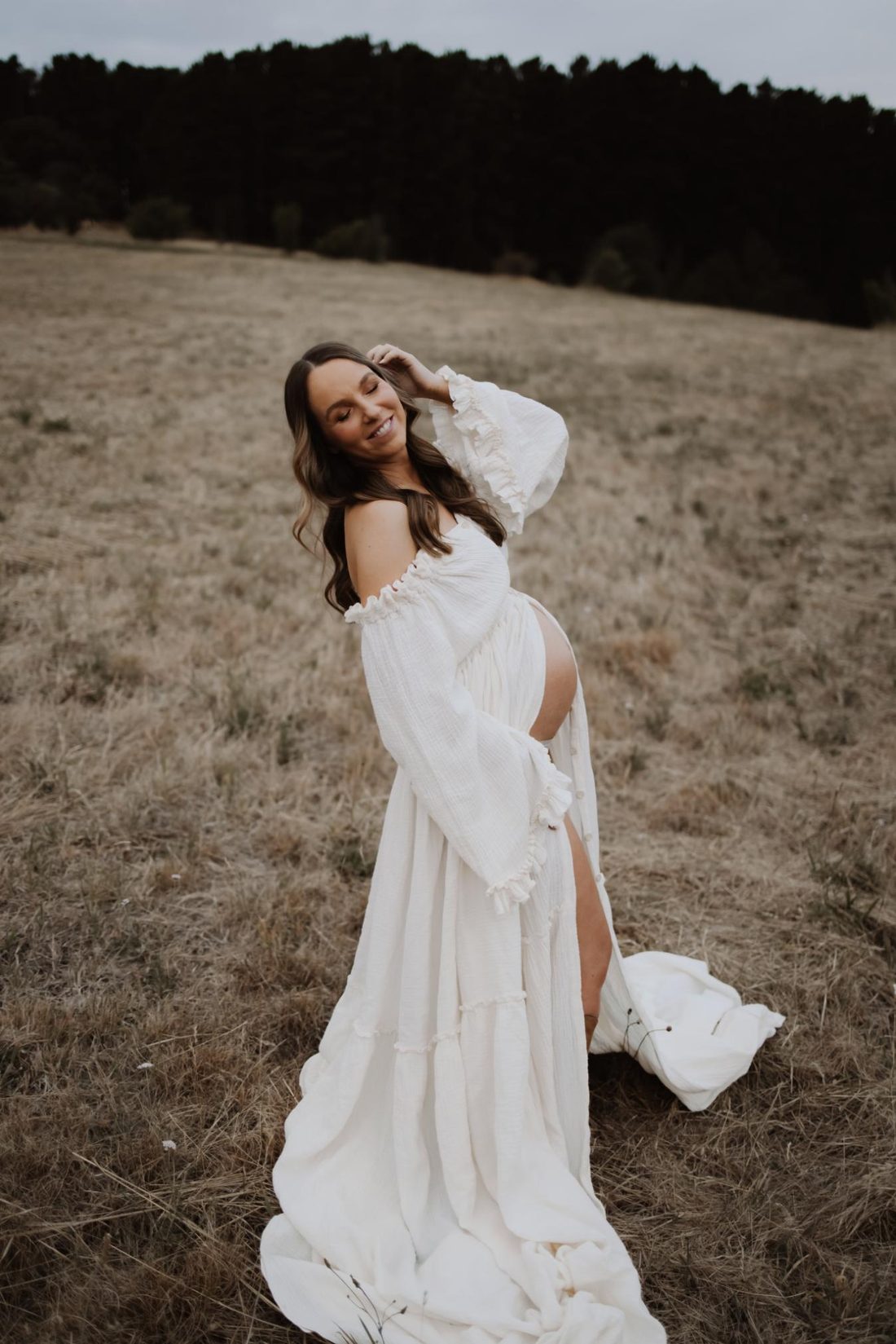 Maternity shoot, golden field
