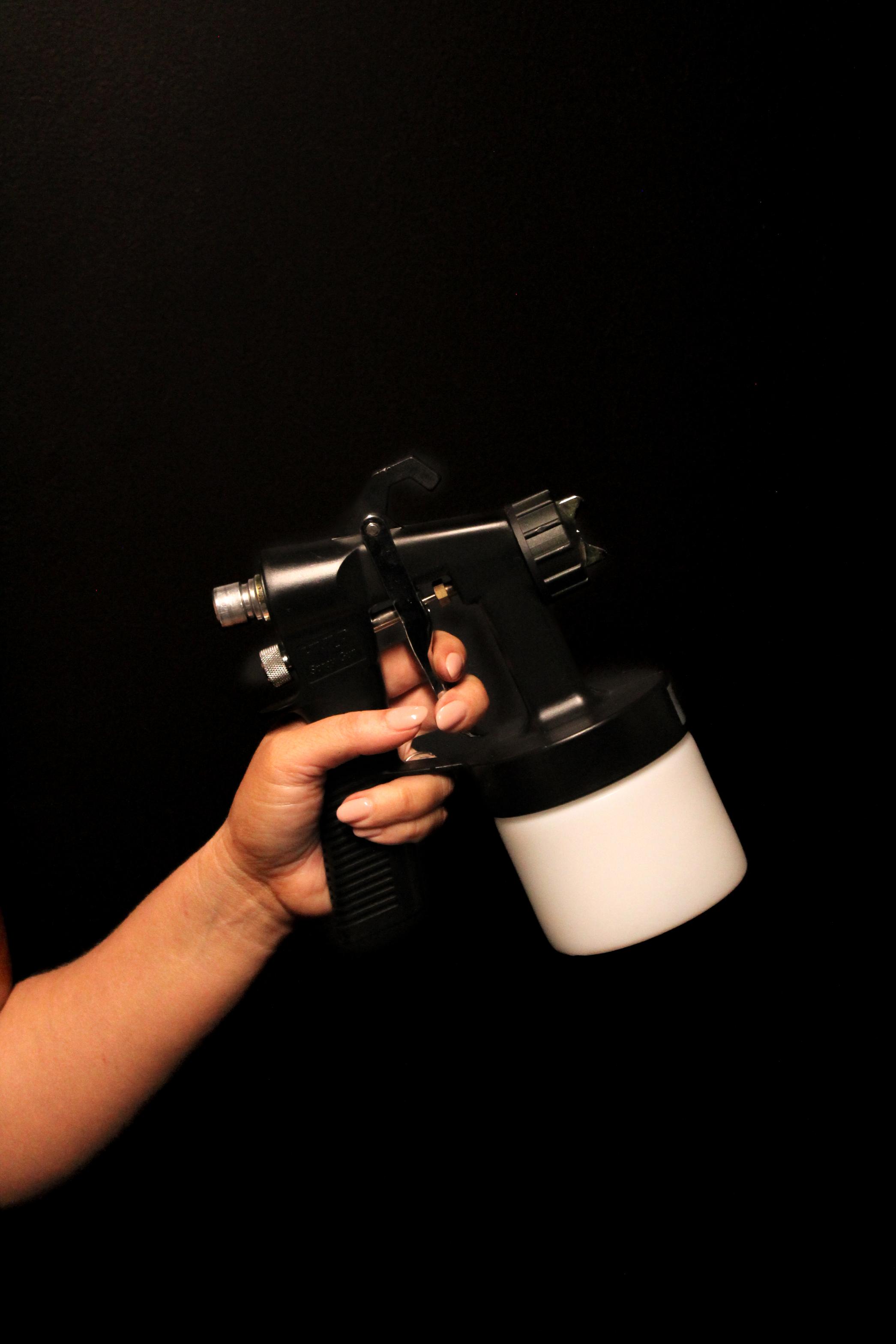 Spray tan application tool