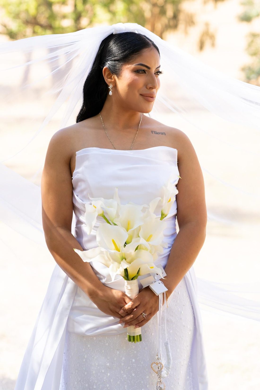Bride holding a calla lily bouquet